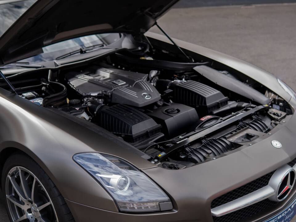 Image 24/45 of Mercedes-Benz SLS AMG Roadster (2012)