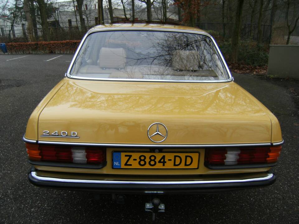 Imagen 6/8 de Mercedes-Benz 240 D (1982)