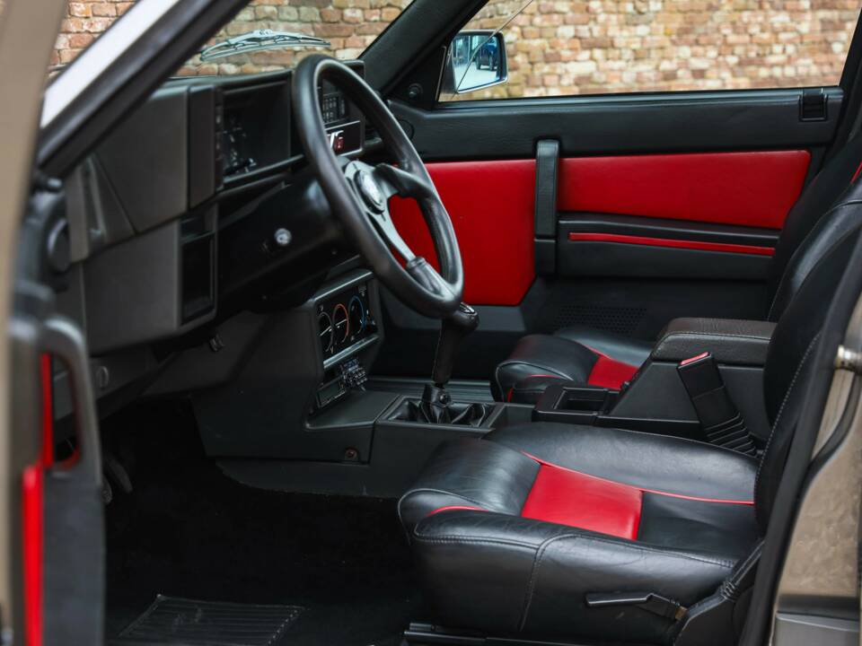 Afbeelding 21/50 van Alfa Romeo 75 3.0 V6 QV (1988)