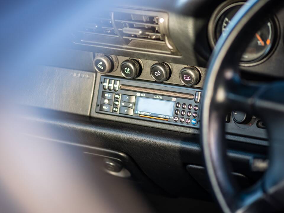 Image 27/93 de Porsche 911 Carrera (1994)