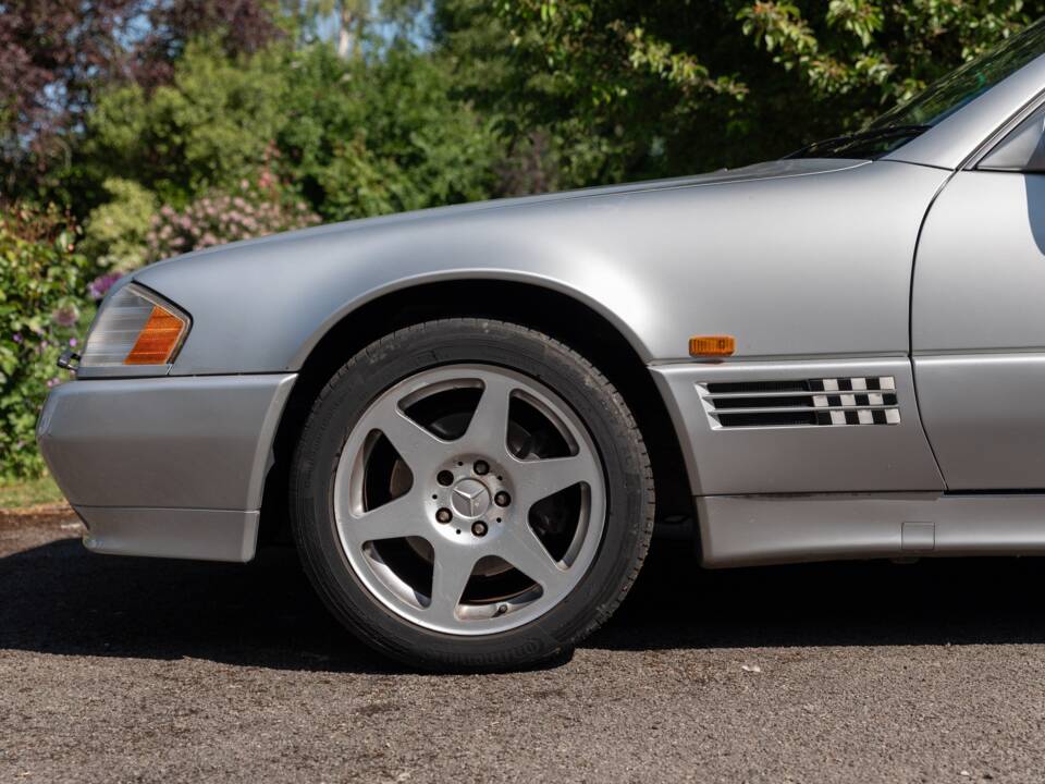 Image 16/50 of Mercedes-Benz SL 320 &quot;Mille Miglia&quot; (1995)