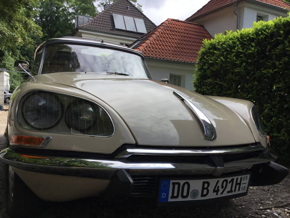 Image 42/82 de Citroën DS 20 (1974)