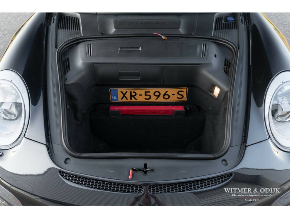 Bild 27/28 von Porsche 911 Carrera 4S (2004)