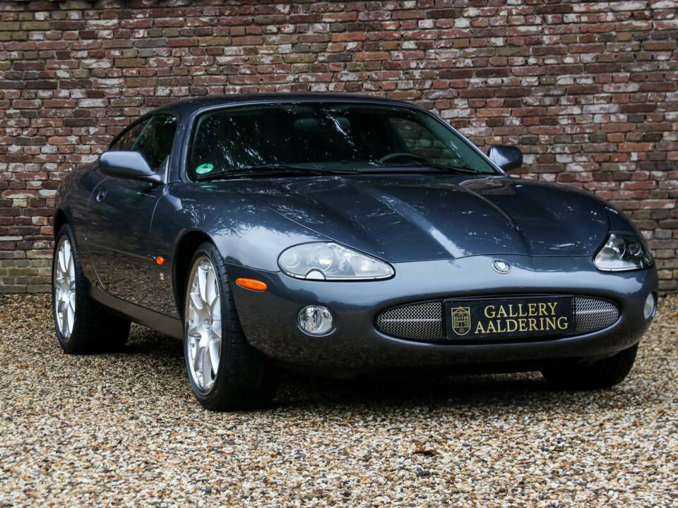 Immagine 34/50 di Jaguar XK8 4.0 (2002)