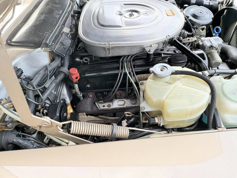 Image 40/50 of Mercedes-Benz 560 SL (1987)