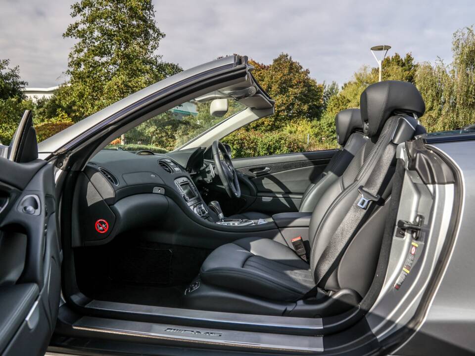 Afbeelding 34/47 van Mercedes-Benz SL 63 AMG (2008)