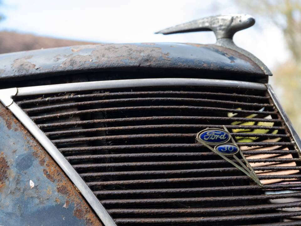 Image 105/134 of Ford V8 (1937)
