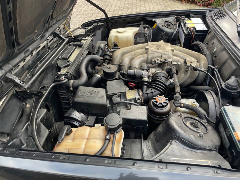 Bild 17/26 von BMW 320i (1990)