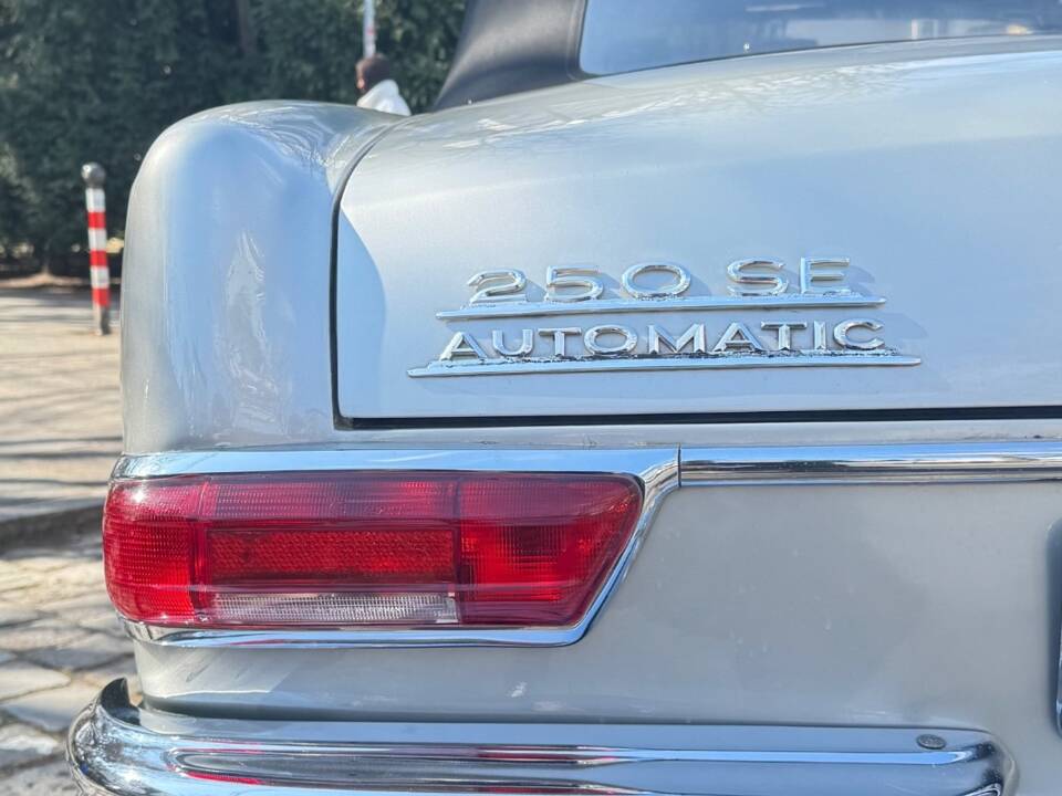 Image 21/37 de Mercedes-Benz 250 SE (1966)