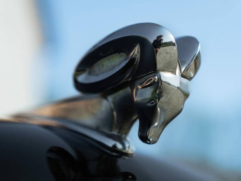 Image 14/50 of Dodge Coronet "Red Ram" (1953)