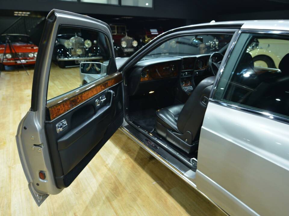 Image 23/50 of Bentley Continental R (1992)