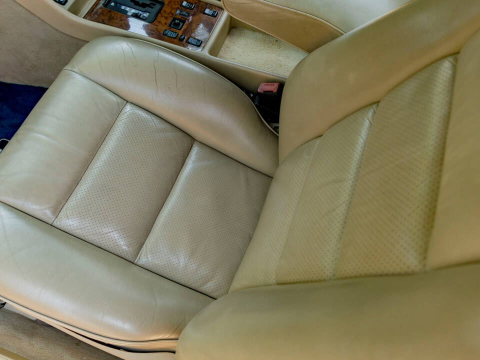 Image 31/50 of Mercedes-Benz 500 SEC (1989)