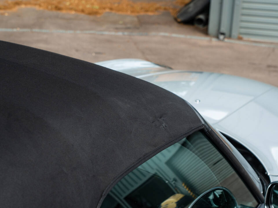 Image 36/53 of BMW Z8 (2001)