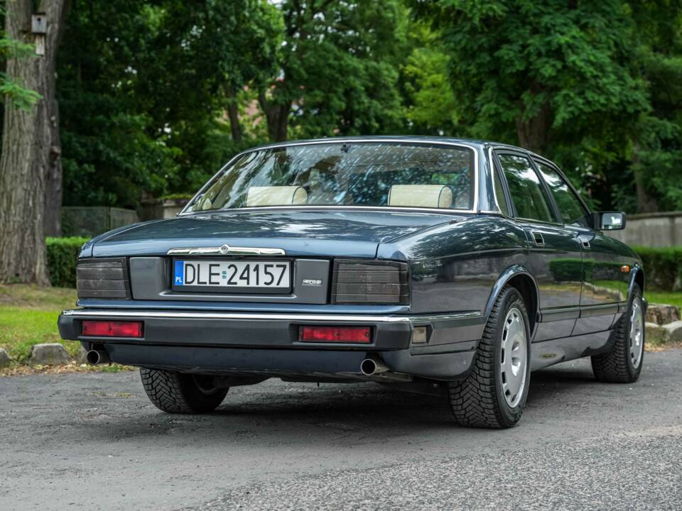Immagine 21/55 di Jaguar XJ 40 (XJ-R) (1990)