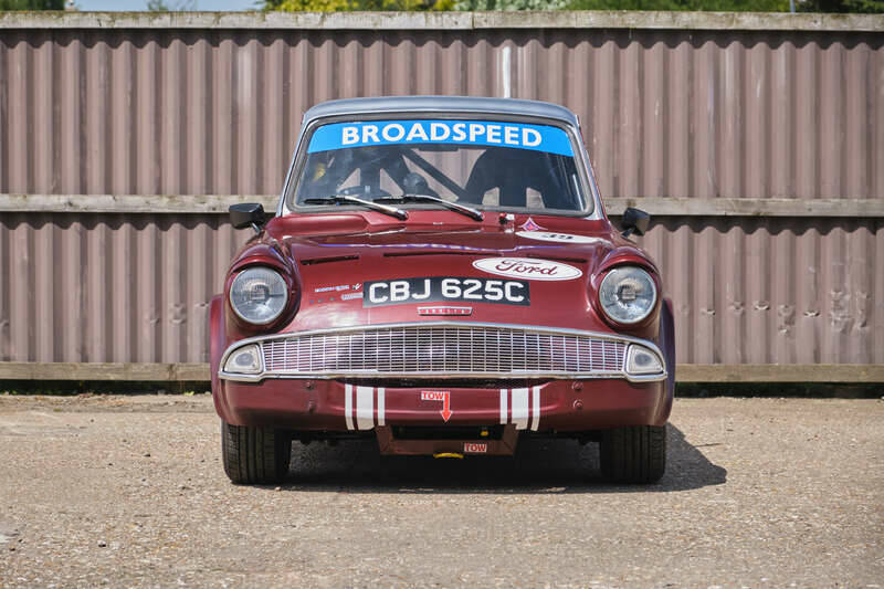 Image 6/50 of Ford Anglia (1965)