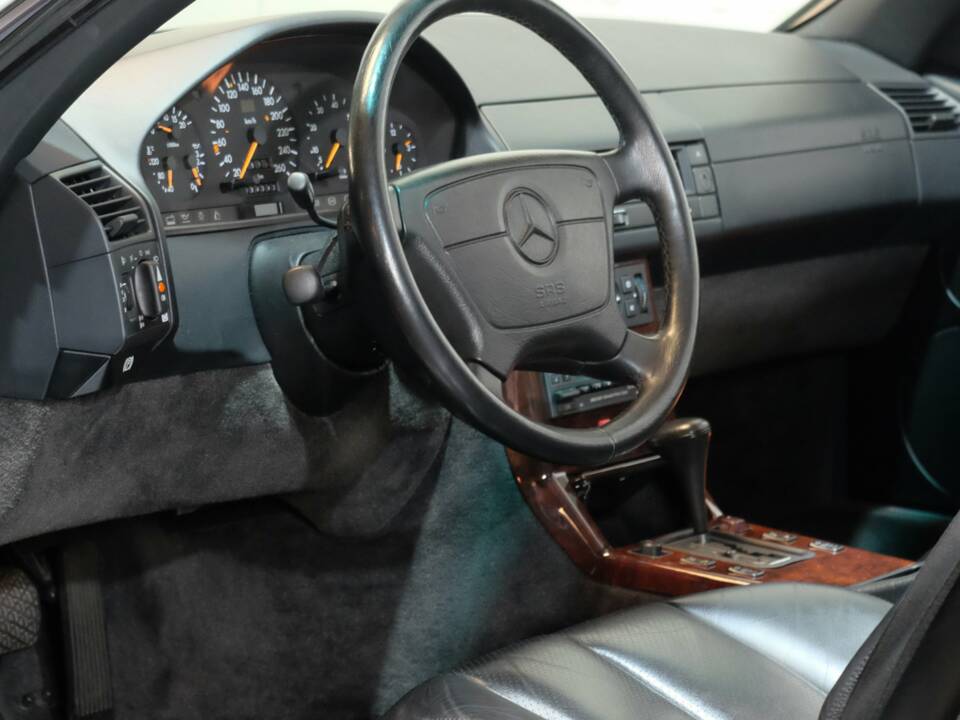 Image 8/51 of Mercedes-Benz 500 SL (1992)