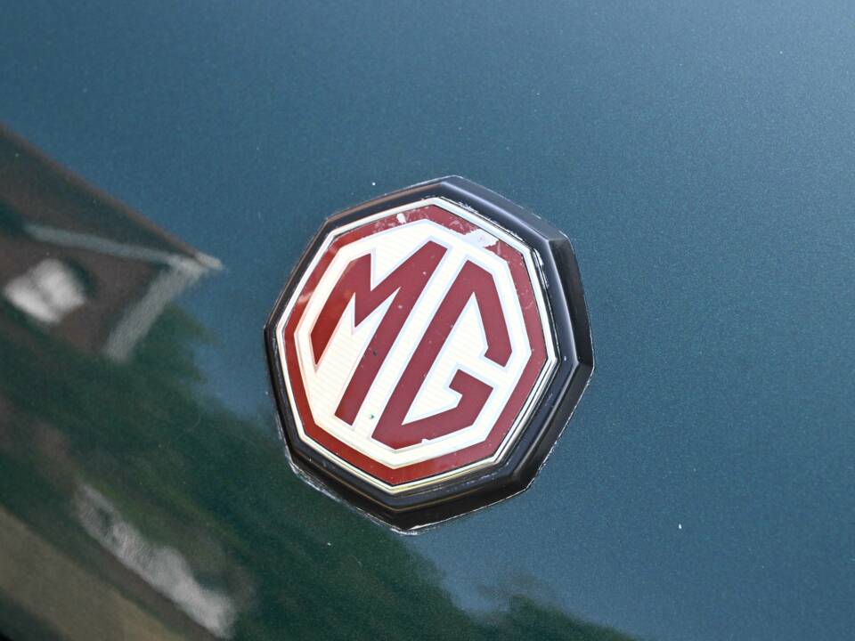 Bild 34/50 von MG RV8 (1995)