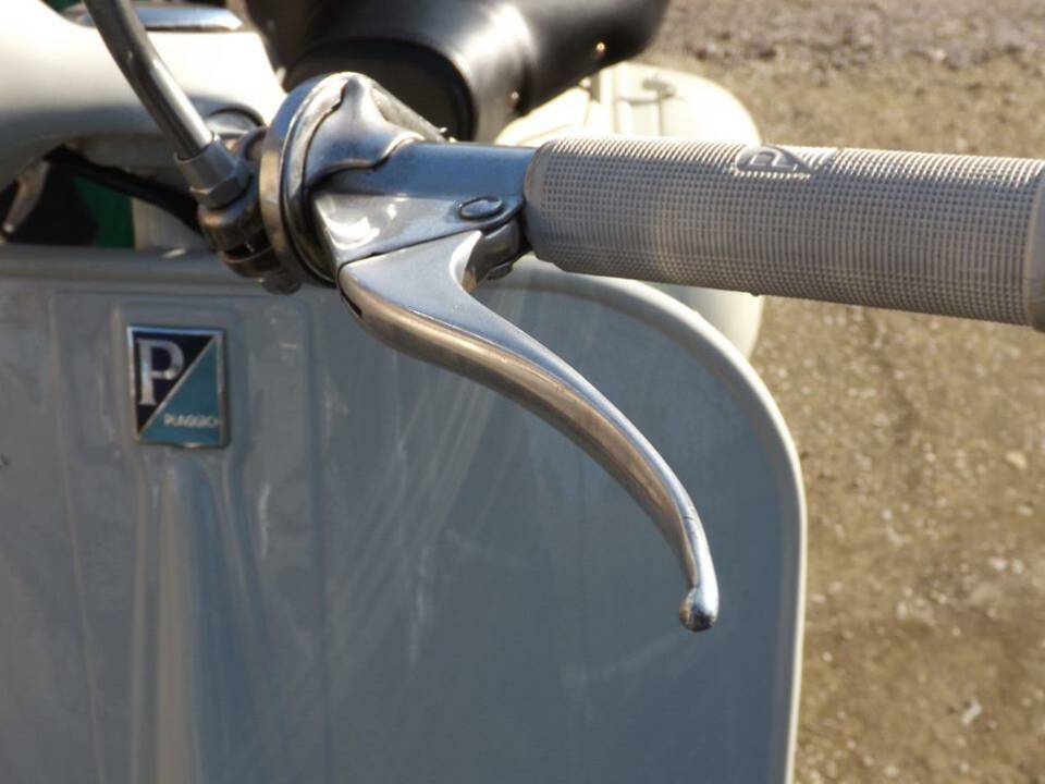 Imagen 46/50 de Piaggio Vespa 150 (1956)