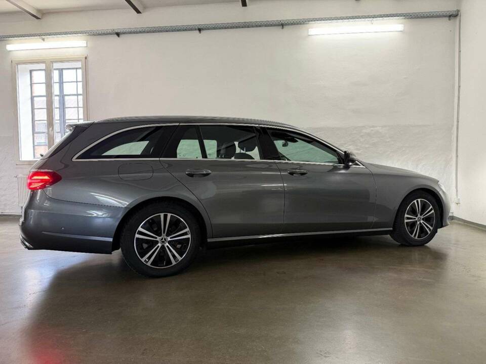 Image 4/32 of Mercedes-Benz E 200 d (2020)