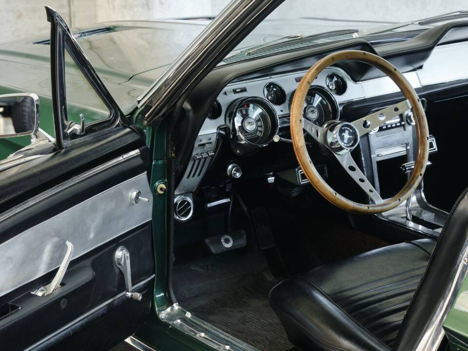 Image 45/50 of Ford Mustang 390 GTA (1967)