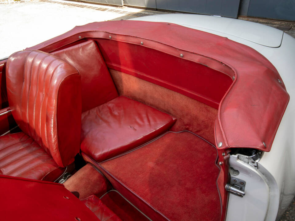 Image 13/19 of Mercedes-Benz 190 SL (1957)