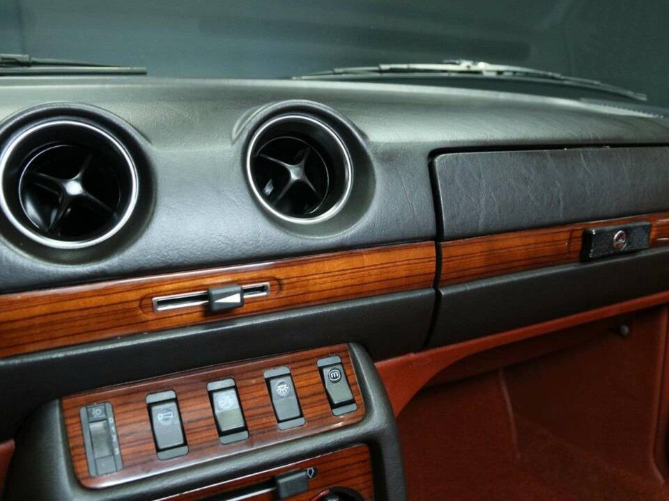 Image 21/50 of Mercedes-Benz 280 CE (1980)