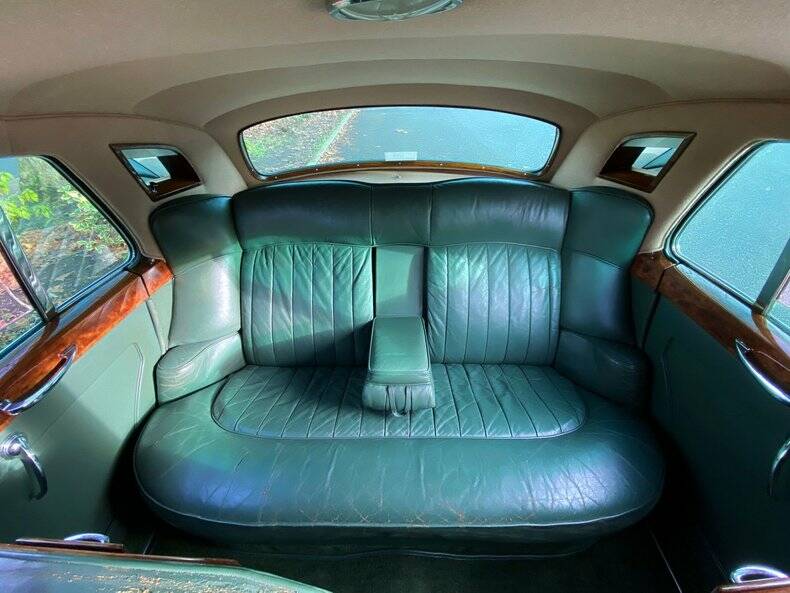 Image 22/50 of Bentley S 2 (1959)