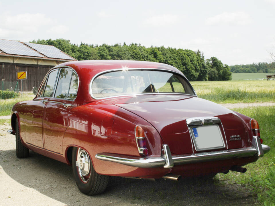 Image 6/22 of Daimler Sovereign 4.2 (1969)