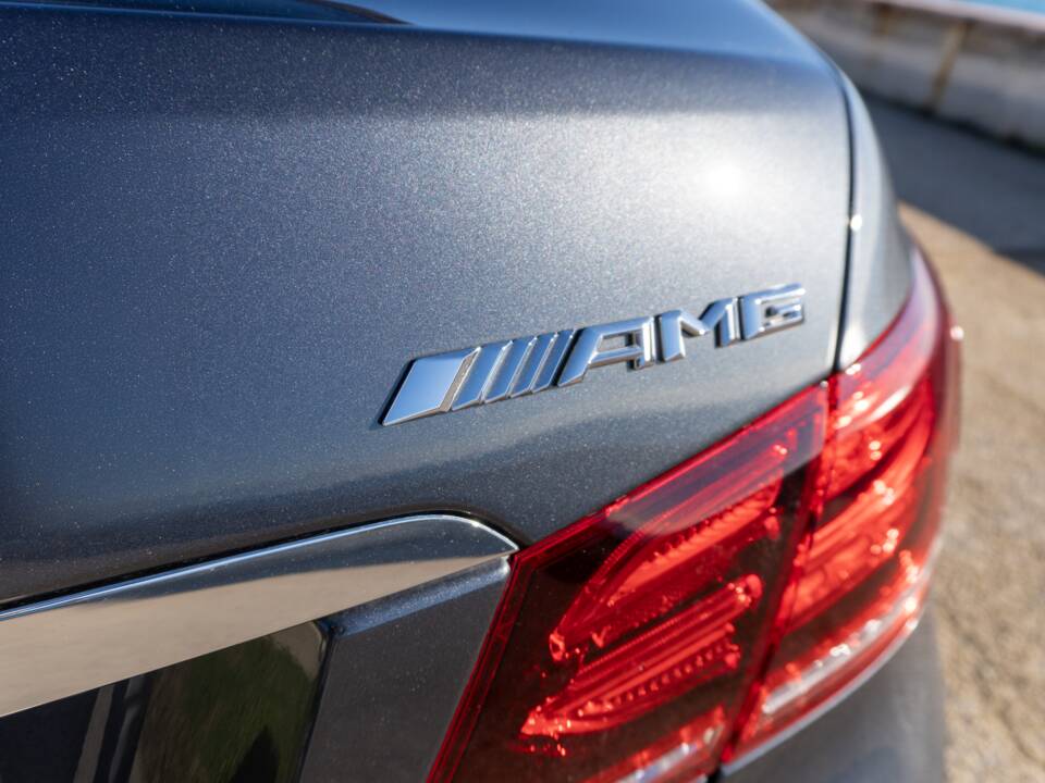 Bild 17/19 von Mercedes-Benz E 400 d 4MATIC (2014)