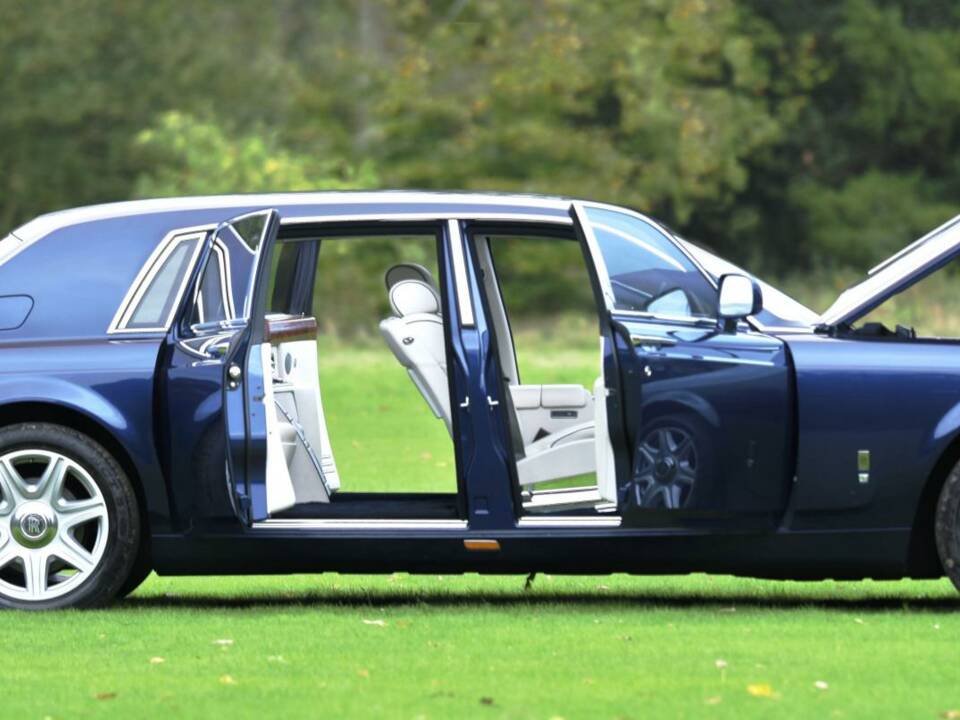 Image 18/50 of Rolls-Royce Phantom VII (2009)