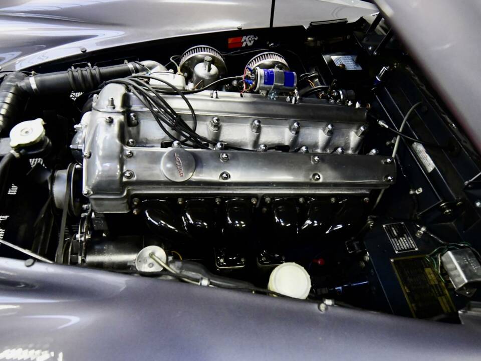 Image 32/46 of Jaguar XK 150 3.4 S OTS (1958)