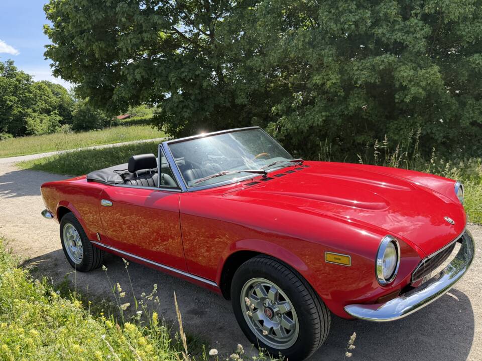 Image 8/51 of FIAT 124 Spider CS2 (1982)
