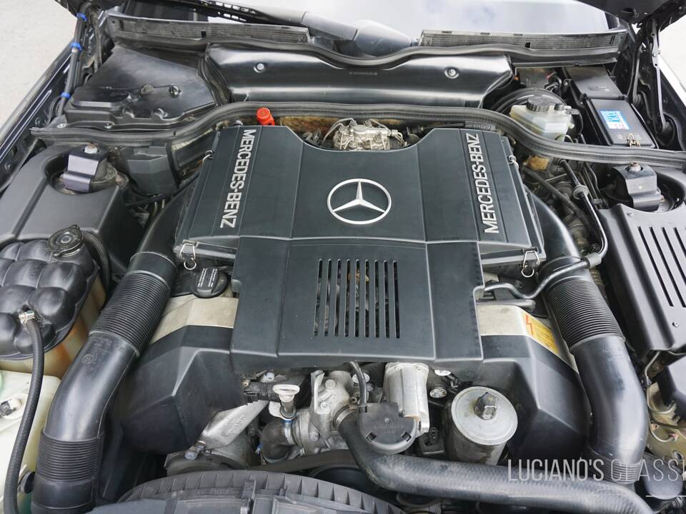 Image 28/49 of Mercedes-Benz 500 SL (1992)