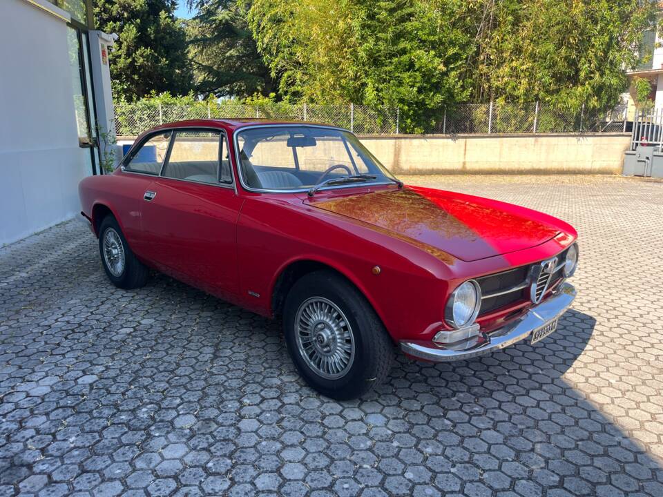 Imagen 7/18 de Alfa Romeo Giulia GT 1300 Junior (1973)
