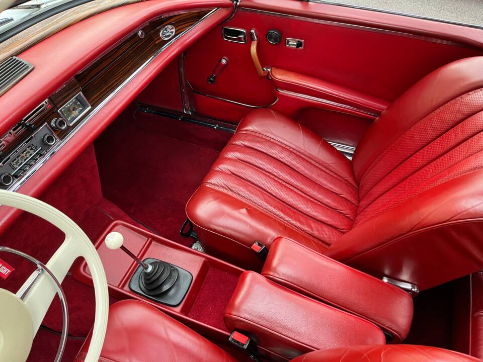 Immagine 18/75 di Mercedes-Benz 280 SE 3,5 (1971)