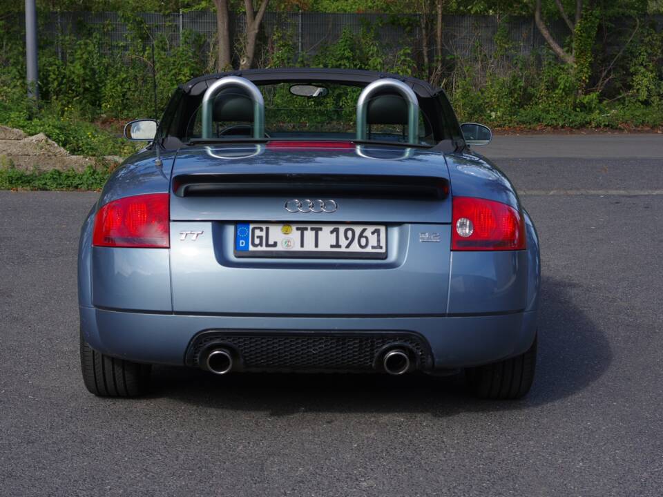 Image 8/20 de Audi TT 3.2 quattro (2004)