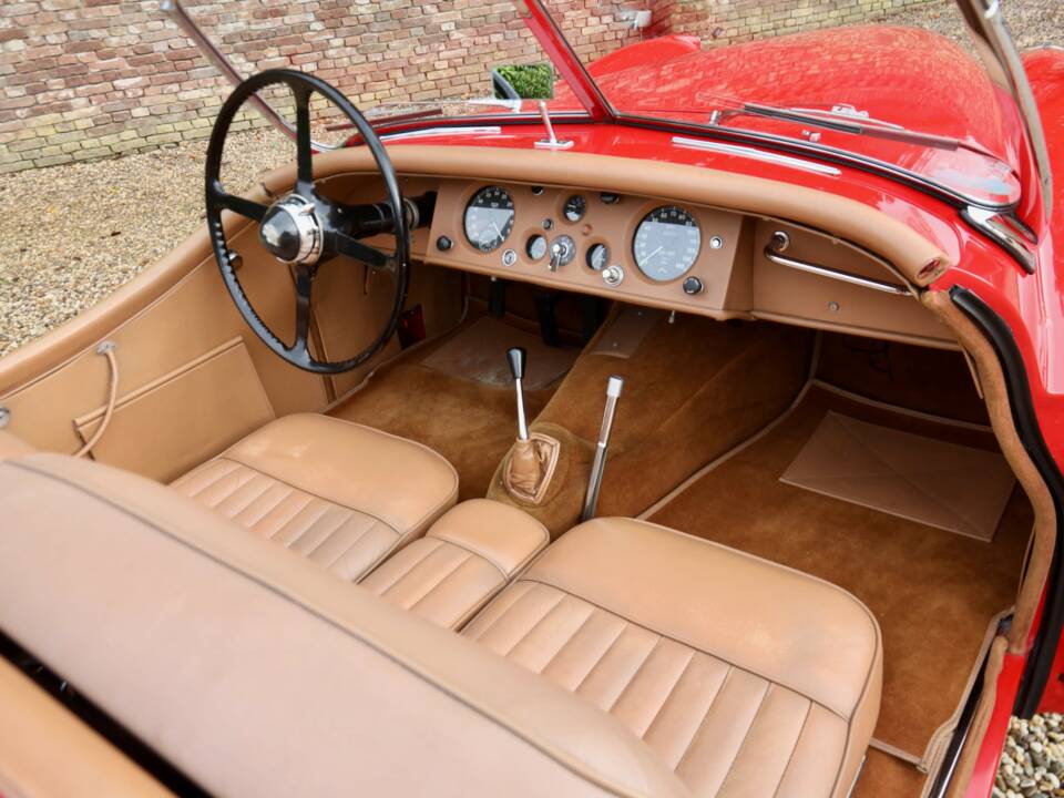 Image 25/50 of Jaguar XK 120 SE OTS (1954)
