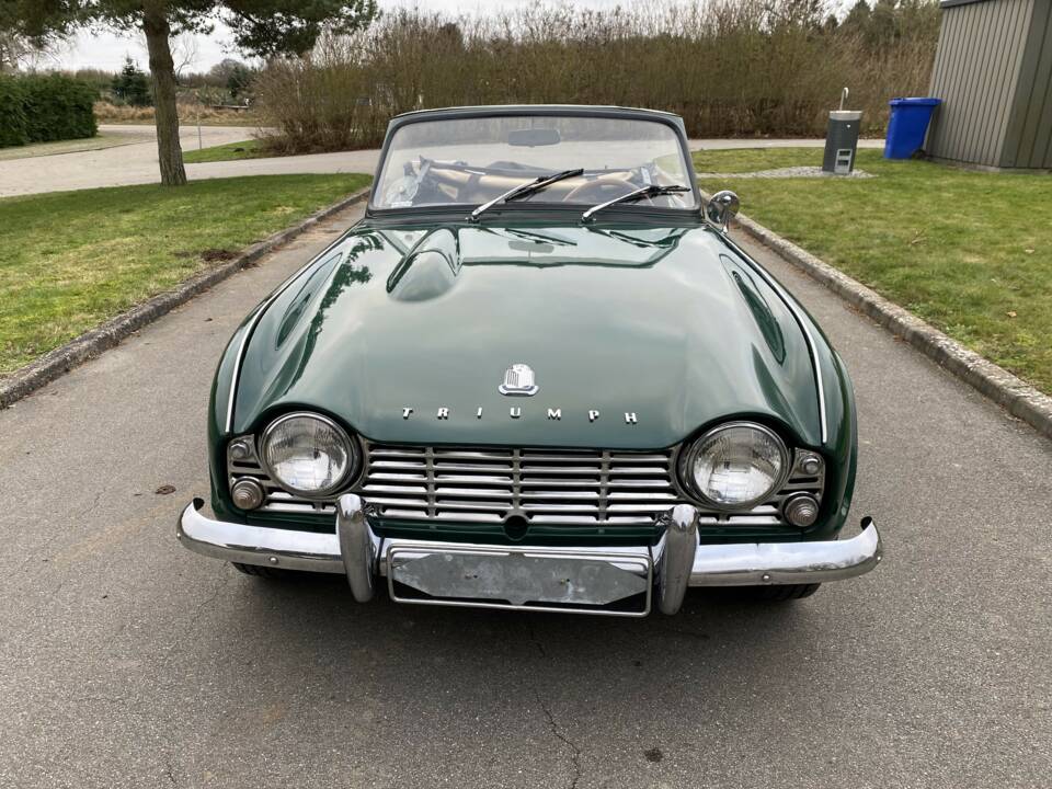 Image 2/66 of Triumph TR 4 (1964)