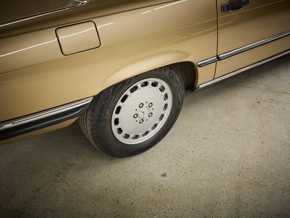 Image 33/99 of Mercedes-Benz 300 SL (1987)