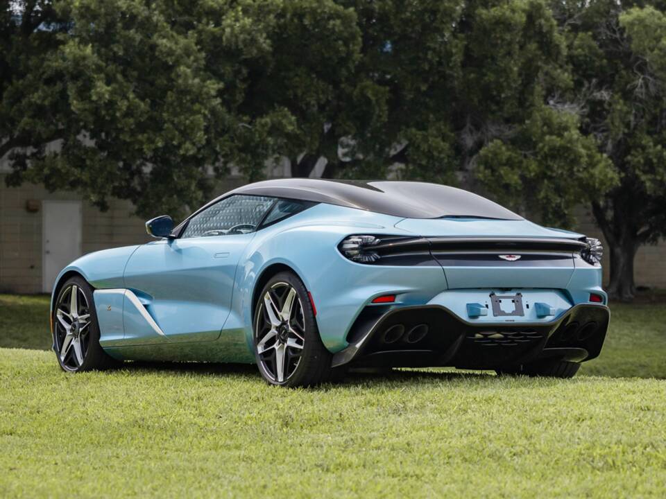 Image 12/50 of Aston Martin DBS GT Zagato (2019)