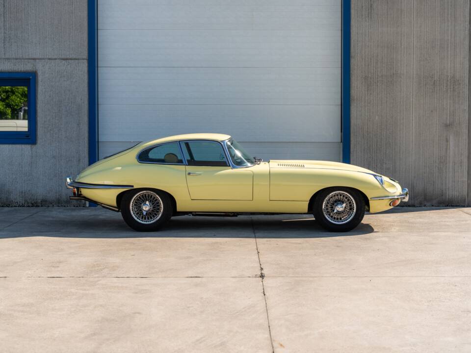 Image 40/78 de Jaguar E-Type (1969)