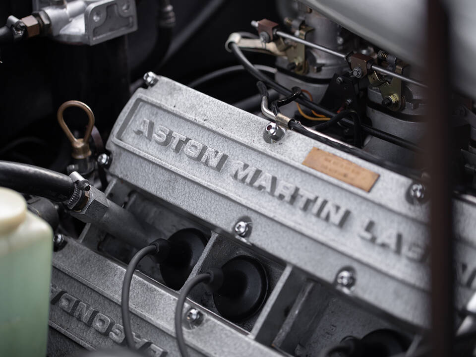 Image 21/45 of Aston Martin V8 Volante (1984)