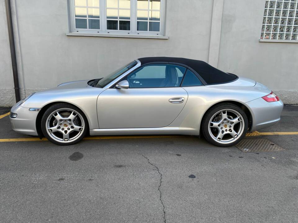 Image 1/10 of Porsche 911 Carrera (2005)