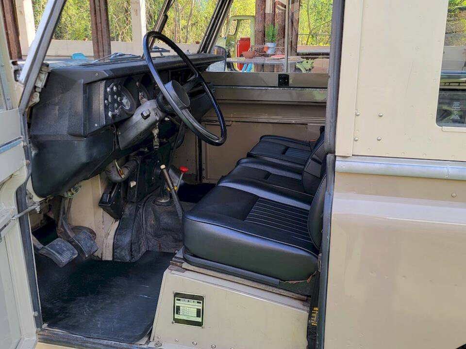 Bild 16/39 von Land Rover 88 (1981)