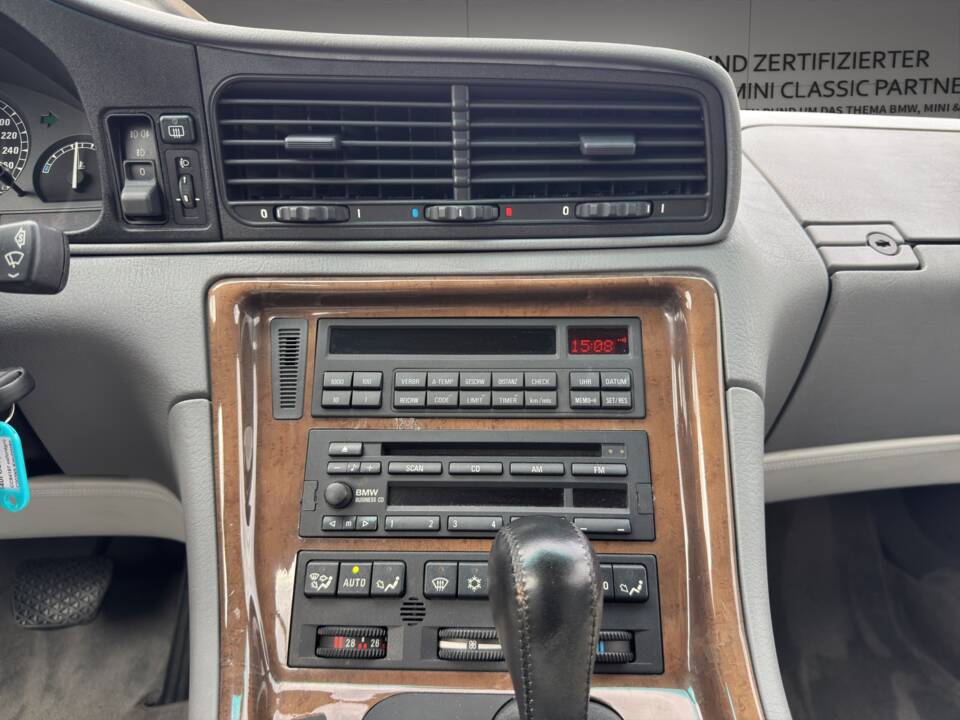 Image 13/27 of BMW 840Ci (1994)
