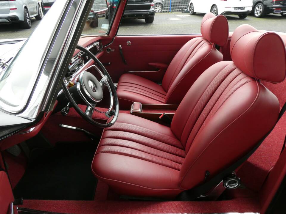 Imagen 10/26 de Mercedes-Benz 230 SL (1967)