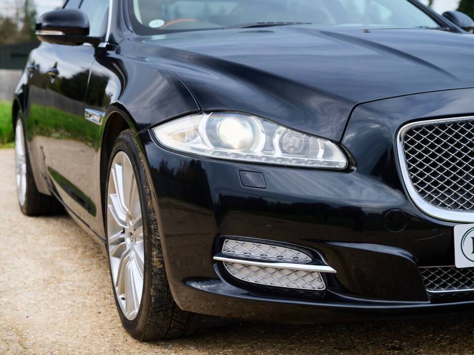 Bild 25/50 von Jaguar XJ 5.0 (2011)