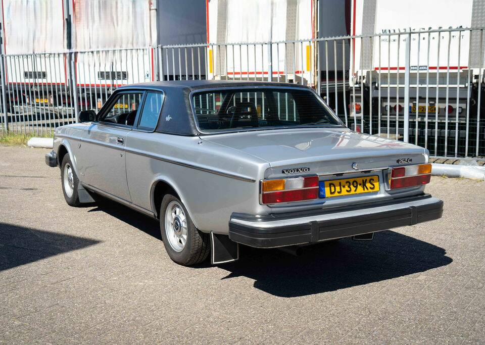 Bild 4/8 von Volvo 262 C Bertone (1979)