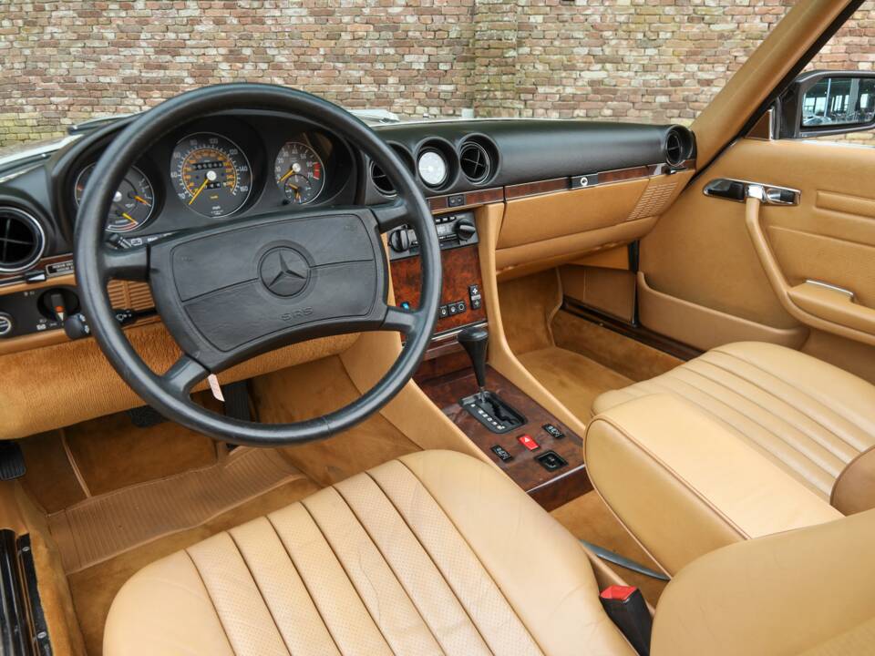 Image 17/50 de Mercedes-Benz 560 SL (1988)