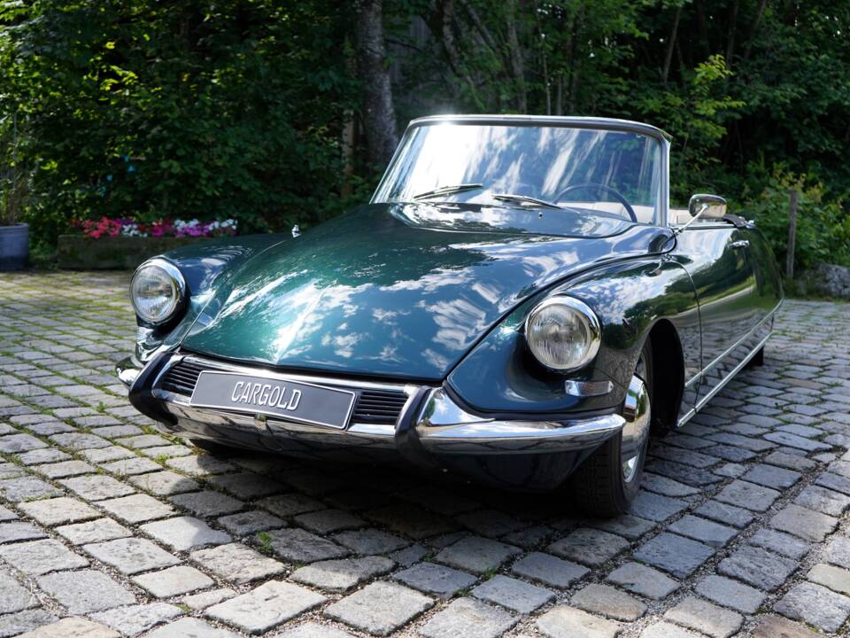 Image 30/48 de Citroën DS 19 (1963)